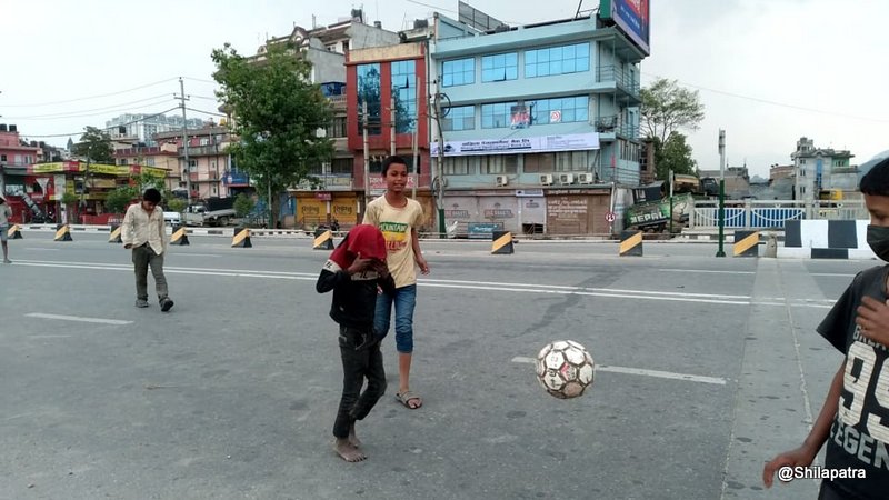 निषेधाज्ञाको तेस्रो दिन - उपत्यकाका सडकमा जे देखियो [तस्वीरहरू]